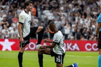 Besiktas, Vlahovic è già un idolo dopo la tripletta, la sfida a Lukaku e il retroscena su Italiano